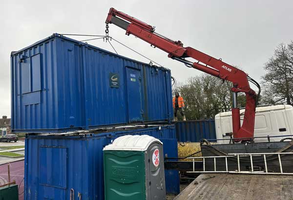 Hiab crane hoisting containers